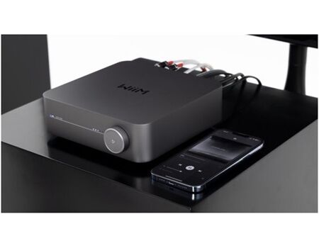 WiiM Amp Pro Steamer space grey Lifestyle 1