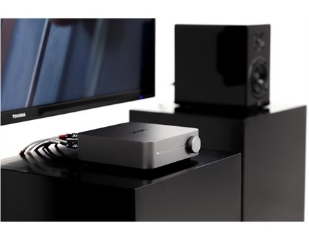 WiiM Amp Pro Steamer space grey Lifestyle 2