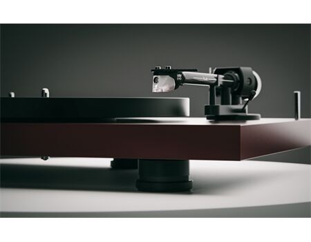 Pro-Ject Debut Evo 2 Schwarz Hochglanz Lifestylebild