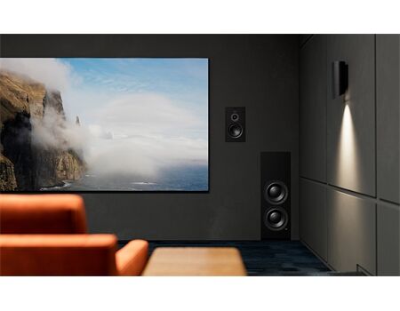 Lyngdorf DW-10 Sub Wandeinbau Lautsprecher Schwarz Lifestylebild